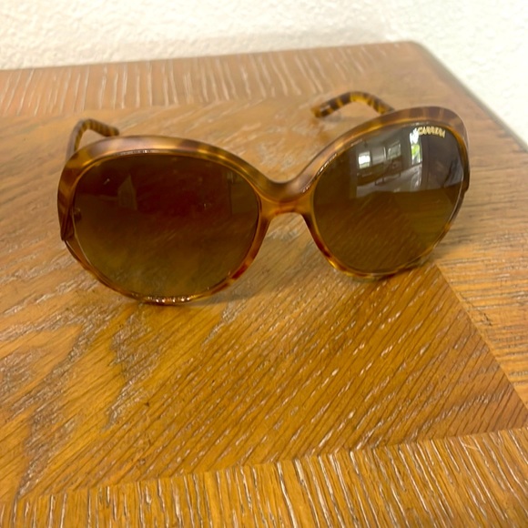 Carrera - Picture 1 of 2